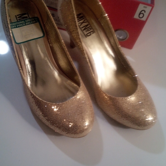 Mix No 6 Glitter Gold Party Pumps Size 6M like new. - Picture 3 of 7